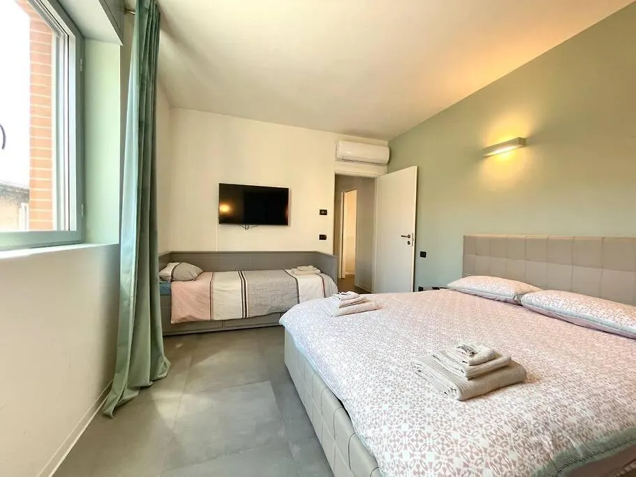 City Center - Modern Flat With Free Parking And Wifi - Apt B Bergamo